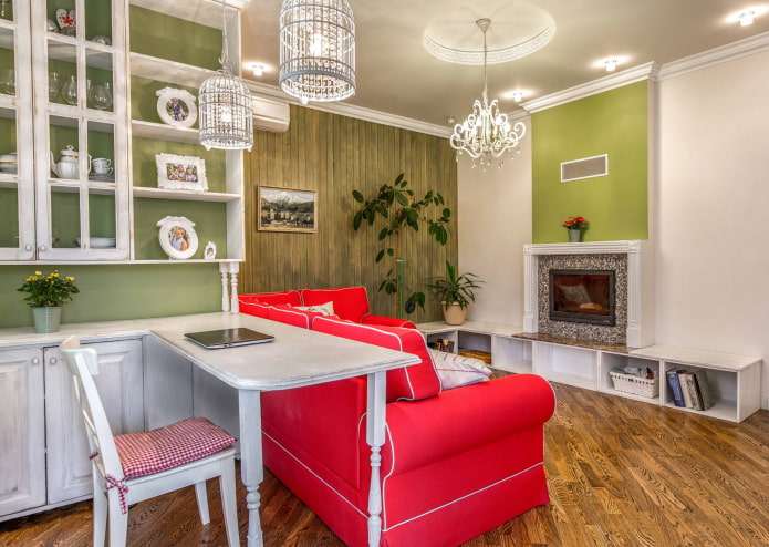 decoração e tecidos no interior da cozinha-sala de estar no estilo provençal