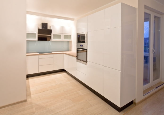 cozinha em um nicho no interior em estilo minimalista