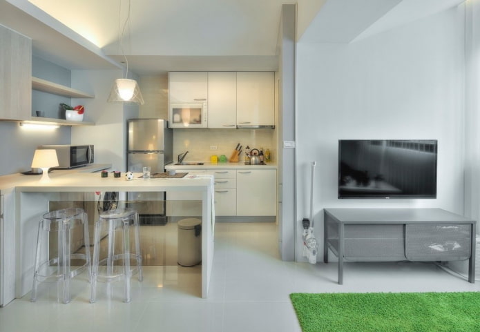 cozinha com balcão de bar em um nicho no interior