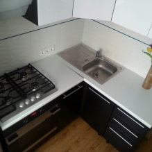 Opções de design de cozinha com uma pia no canto-0