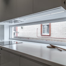 Como organizar uma cozinha com janela?-5