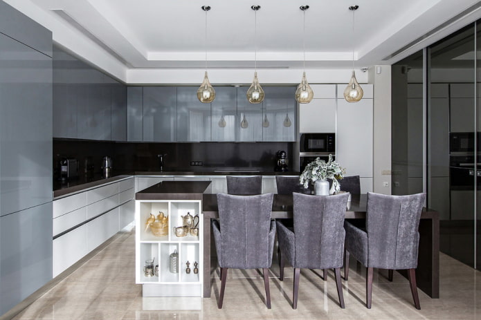 ilha com mesa de jantar no interior da cozinha
