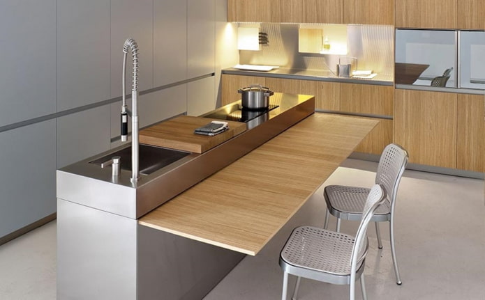 ilha com mesa de jantar no interior da cozinha