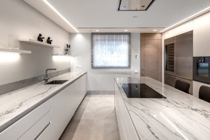 ilha com um móvel de cozinha reto