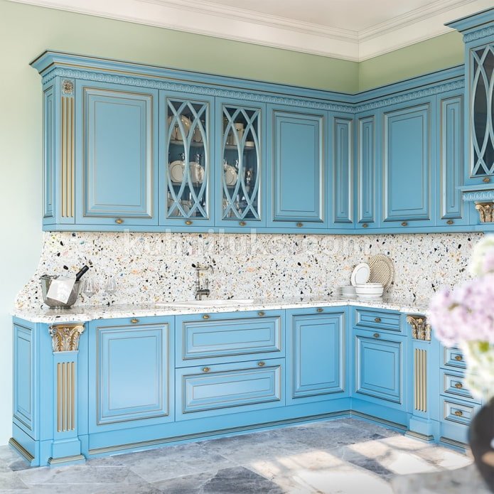 cozinha azul com ouro
