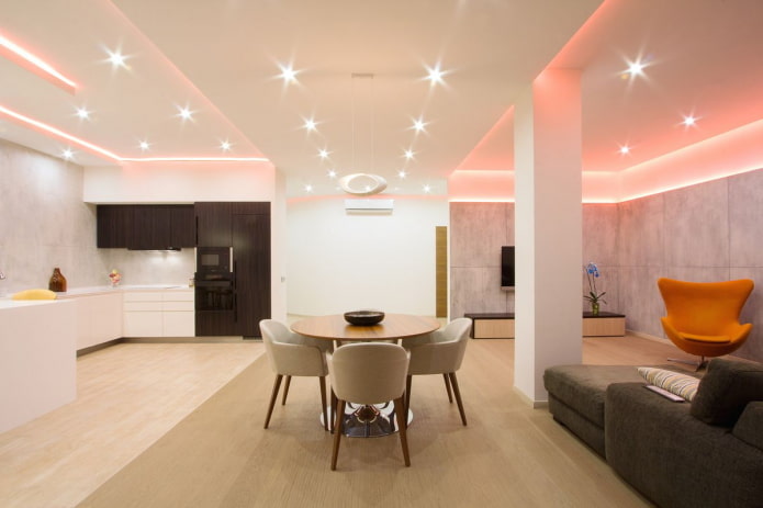 interior de cozinha-estúdio com zoneamento em forma de iluminação