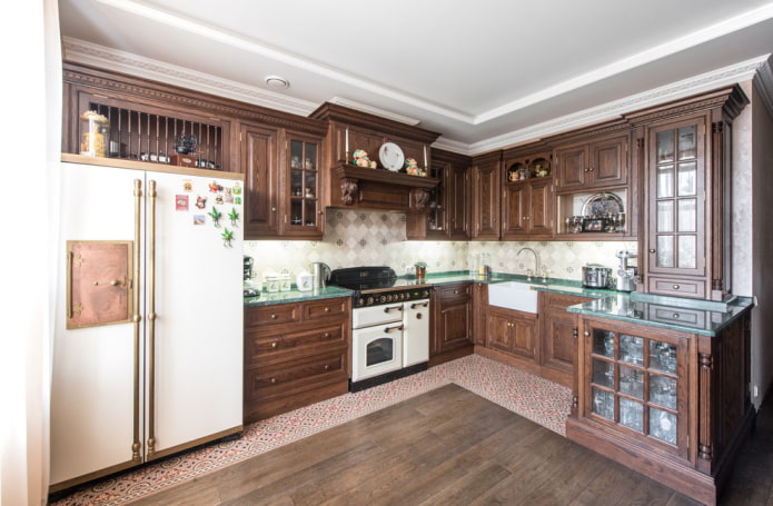 móveis e eletrodomésticos na cozinha no estilo inglês