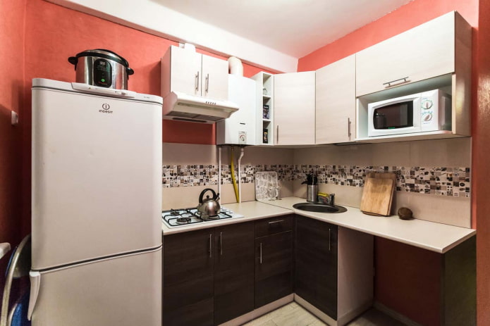 Cozinha com avental de azulejos