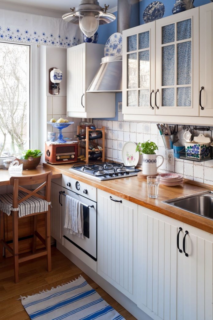 detalhes em azul na cozinha