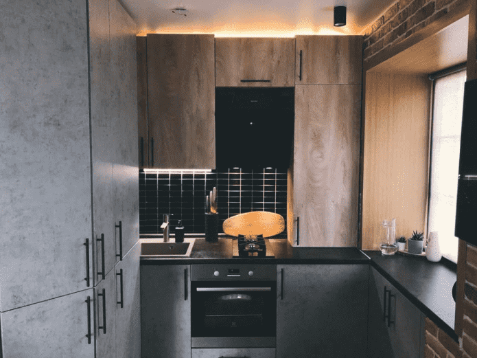 exemplo de design de cozinha em Khrushchevka em estilo loft