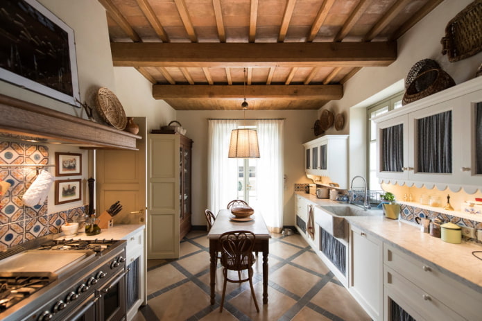 cozinha em estilo campestre no interior da casa