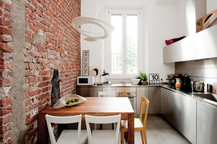 cozinha pequena em um apartamento da era Khrushchev