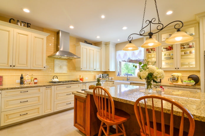 decoração no interior da cozinha no estilo provençal