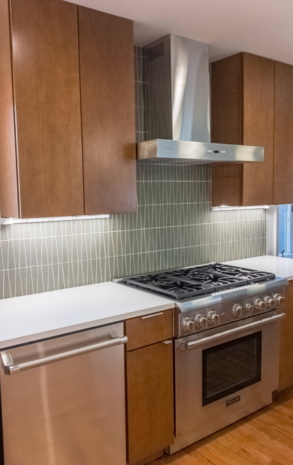 avental na cozinha até o teto