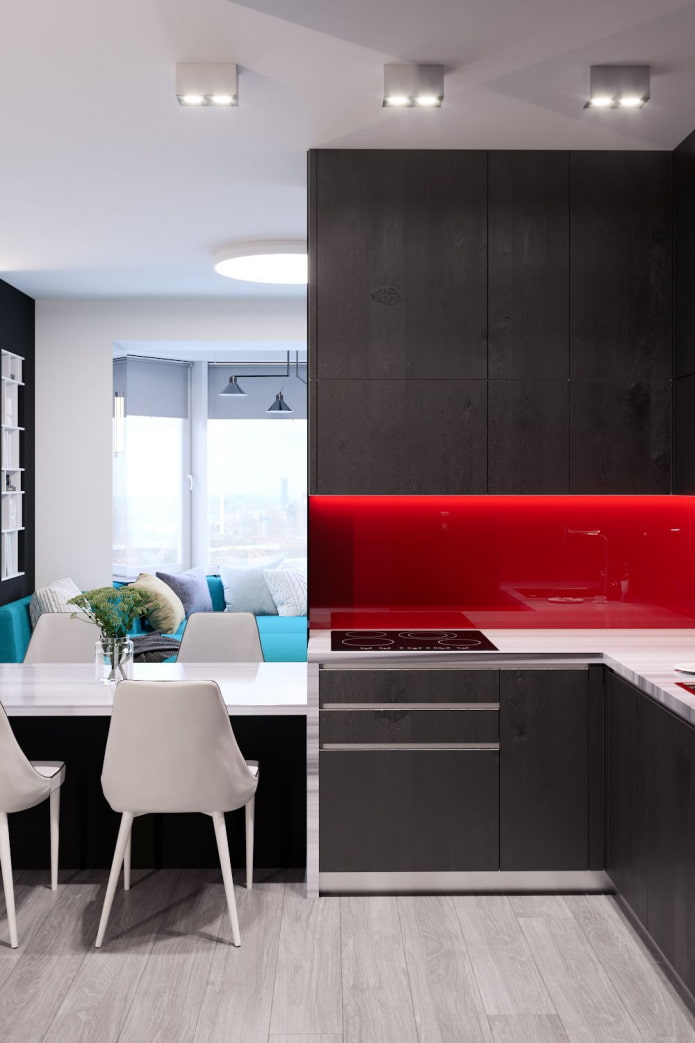 avental vermelho na cozinha