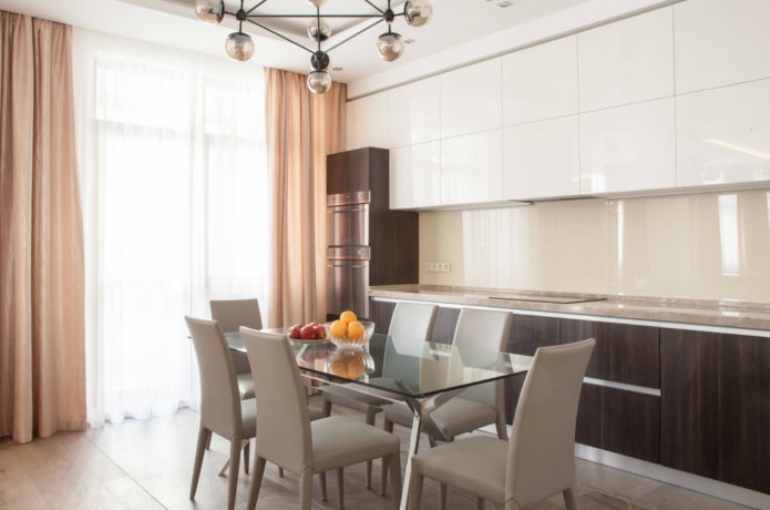 cortinas para uma cozinha espaçosa