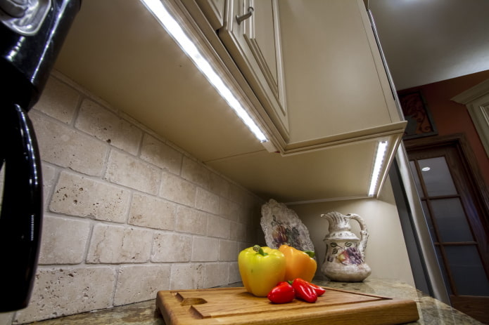 Tira de LED acima da bancada