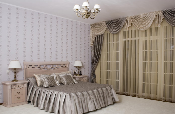 lambrequins com cortinas no quarto