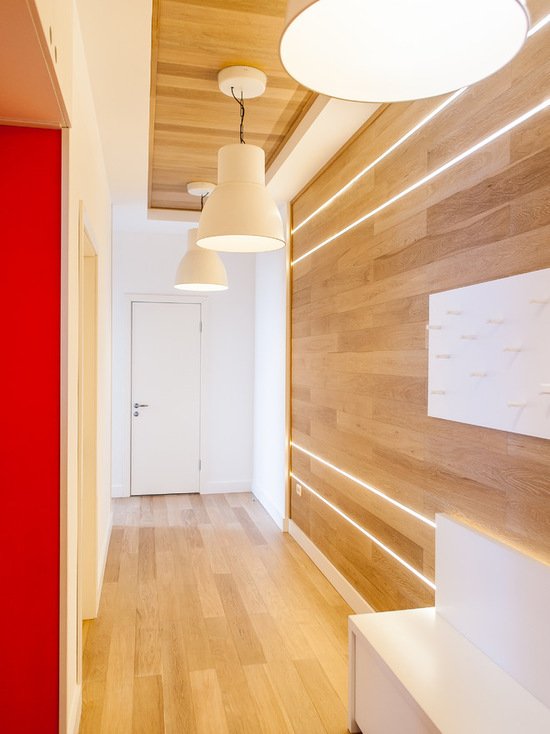 laminado na parede e no teto do corredor