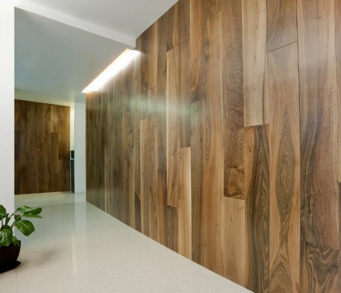laminado na parede do corredor