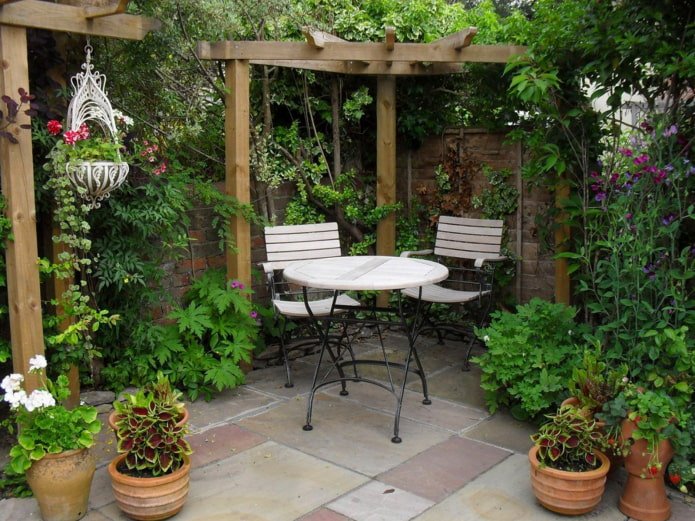 Móveis de jardim com pernas finas