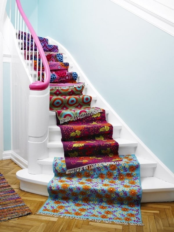decoração de escadas no interior de uma casa particular