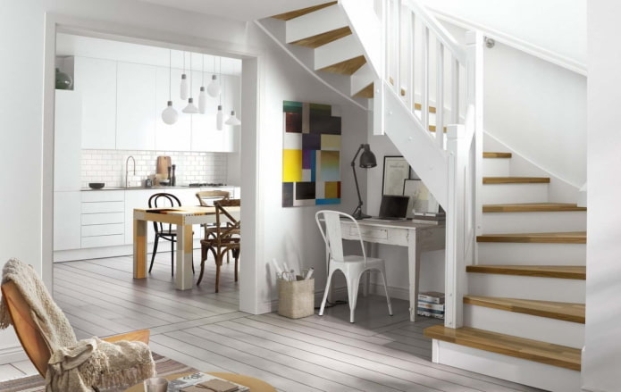 escada no interior de uma casa em estilo escandinavo