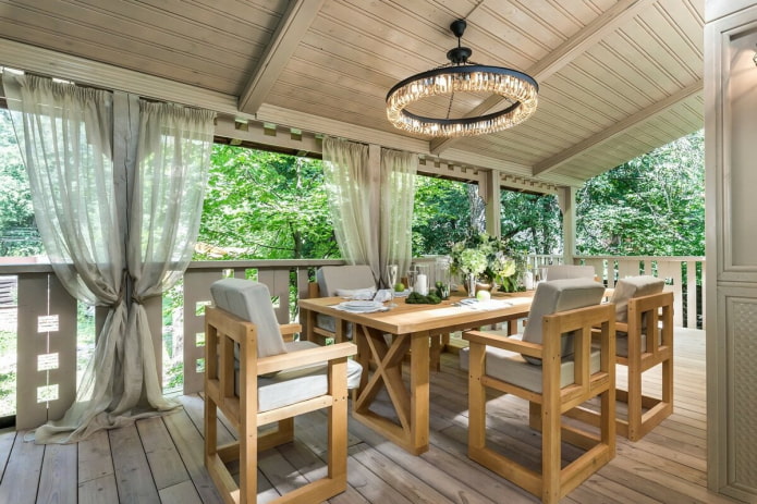 área de jantar no gazebo