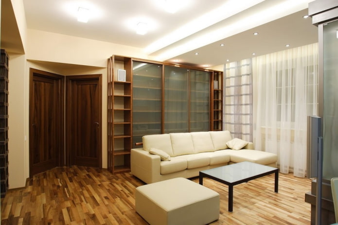 linóleo com laminado de imitação na sala de estar