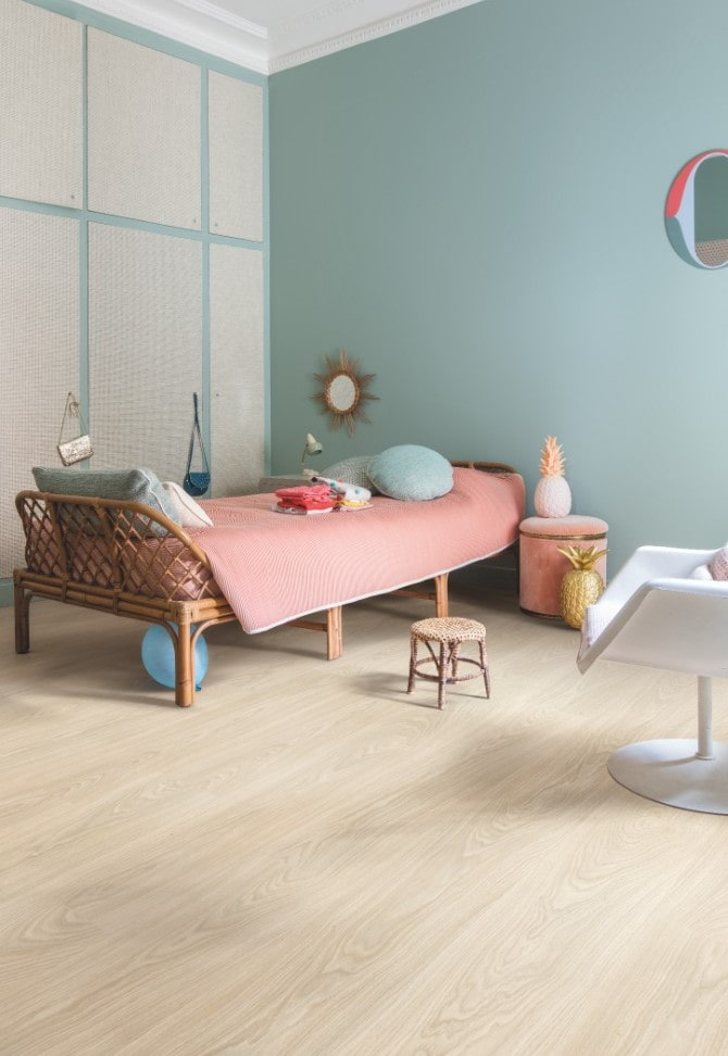 linóleo bege com imitação de laminado no interior