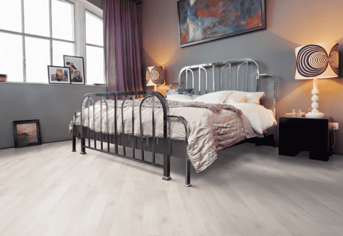 linóleo branco com imitação de laminado no interior