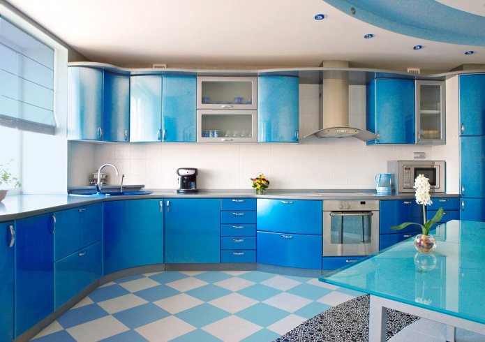linóleo branco e azul na cozinha