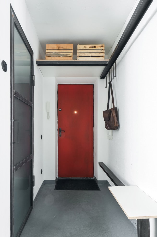 corredor em um Khrushchevka no estilo loft