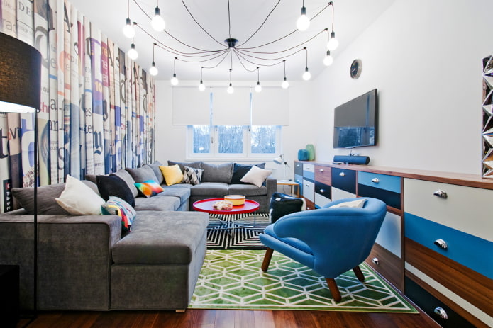 teto tenso com lustre em design de interiores