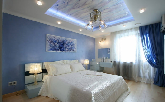 teto falso com lustre no interior