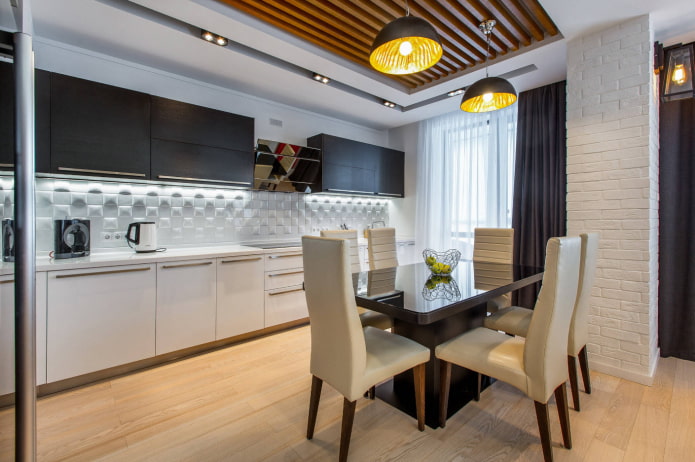 dois lustres no teto no interior da cozinha