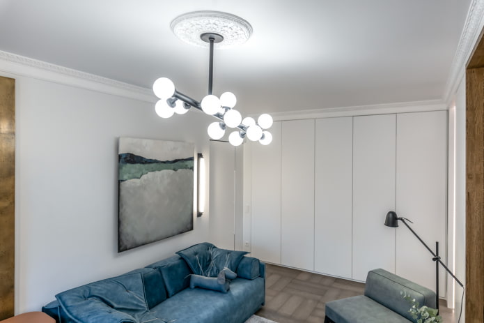 lustre no corredor