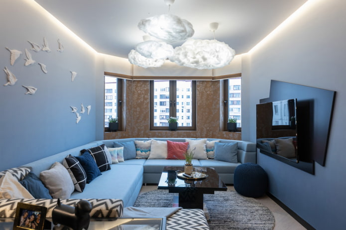 lustre incomum no corredor