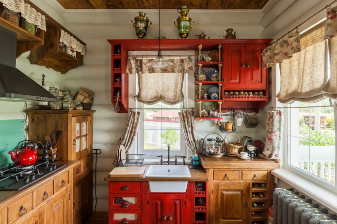 Móveis antigos na cozinha campestre