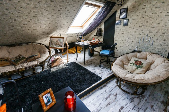 quarto infantil no sótão pequeno