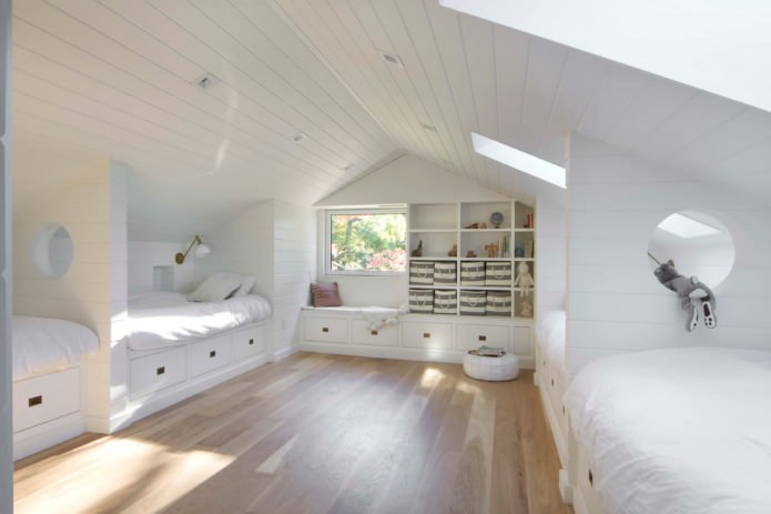 Quarto infantil para uma menina e um menino em cores neutras