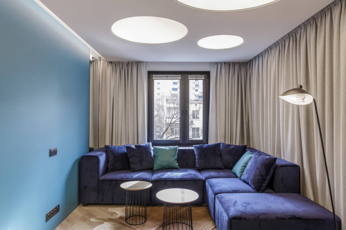 sofá grande no apartamento