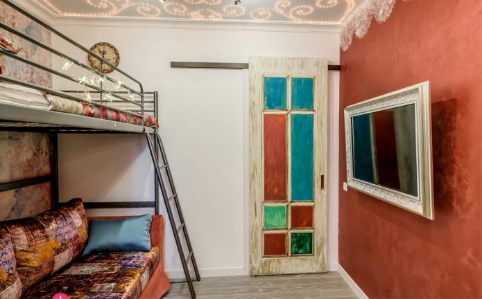 porta interna deslizante no interior do quarto infantil