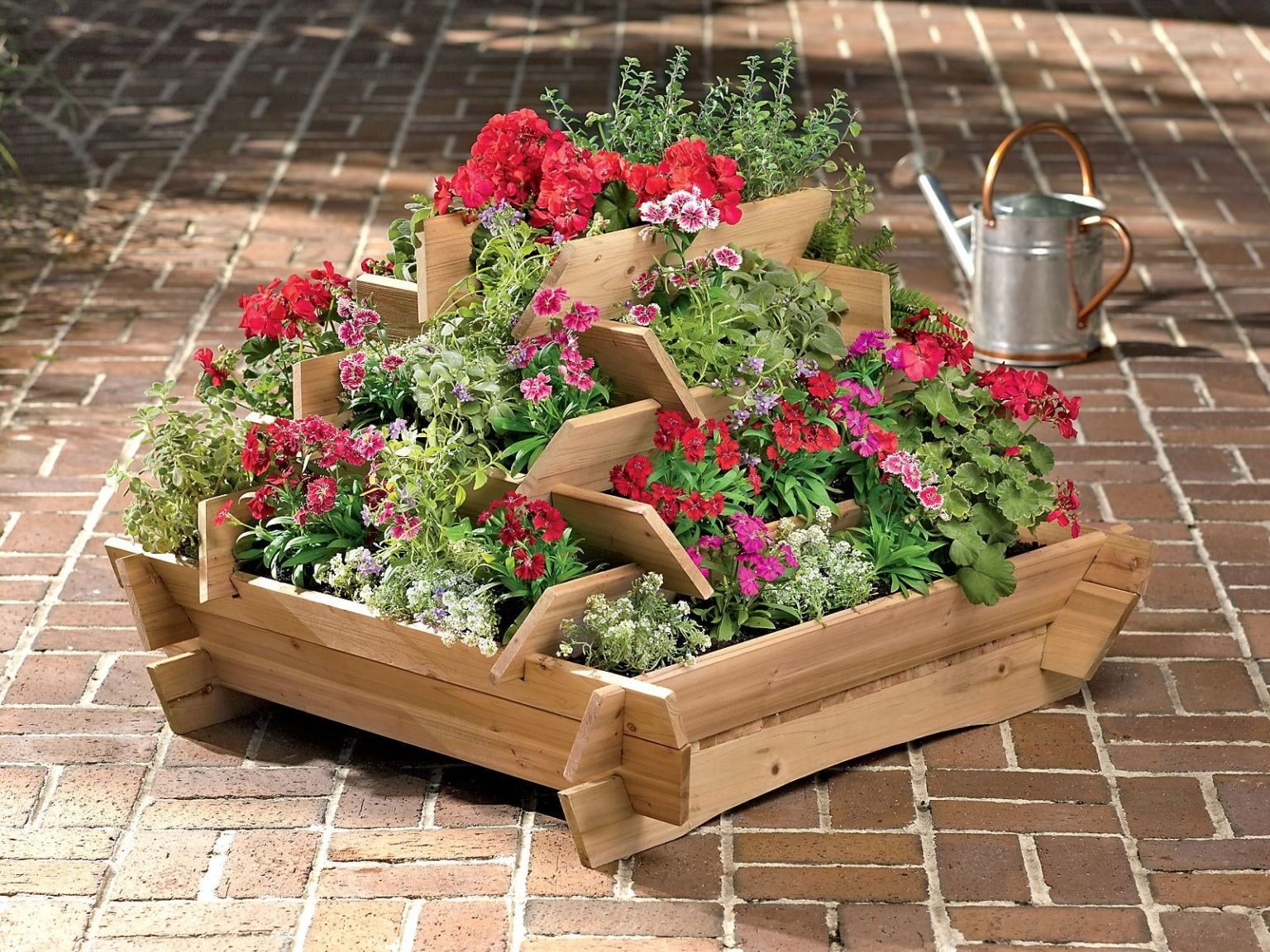 Como projetar um canteiro de flores em vários níveis em uma casa de veraneio?