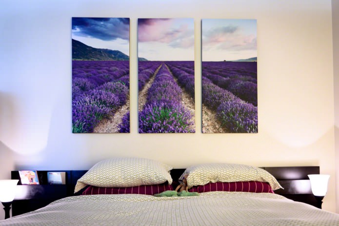 pintura modular com flores em design de quarto