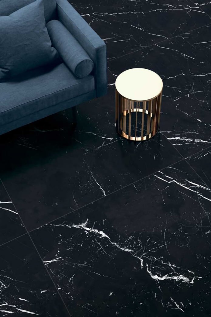 piso de mármore preto