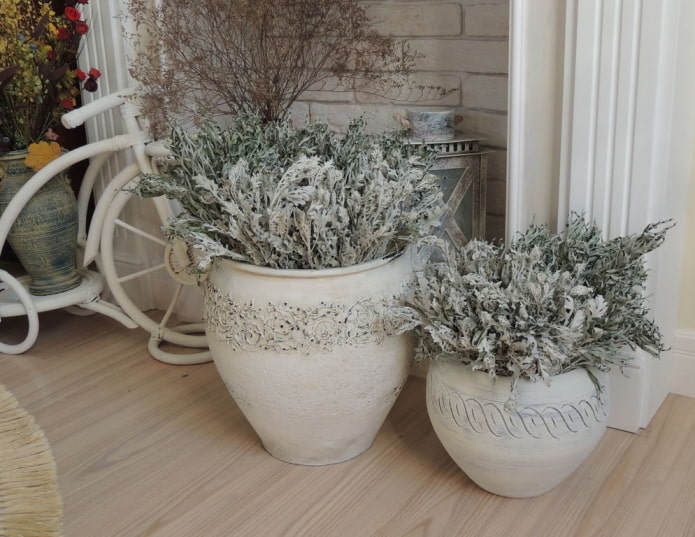 um vaso no estilo provençal