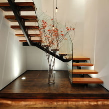 Vasos de chão no interior: tipos, design, forma, cor, estilo, opções de enchimento-16