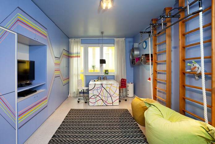 teto tenso azul de nível único no quarto infantil