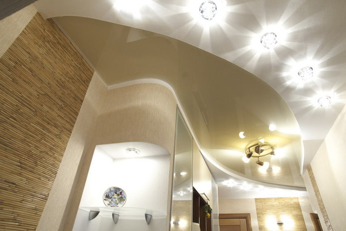Construção em gesso cartonado com tela elástica no corredor